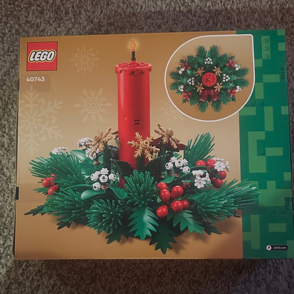LEGO Festive Wreath with Red Candle